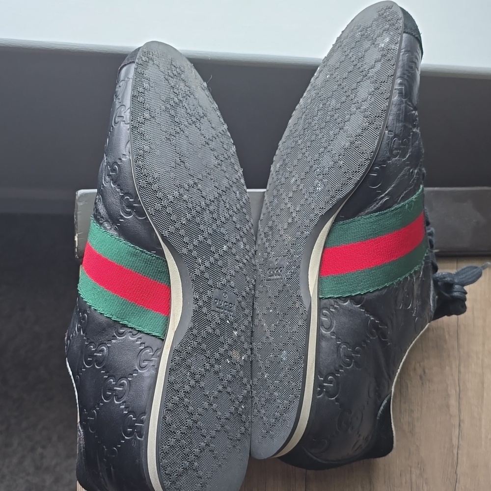 Preowned Gucci Black Sneakers with Signature Stripe - Picture 4 of 4